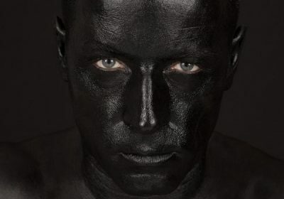 Для DJ Mag’s Top 100 артисты готовы красить лица в черный цвет