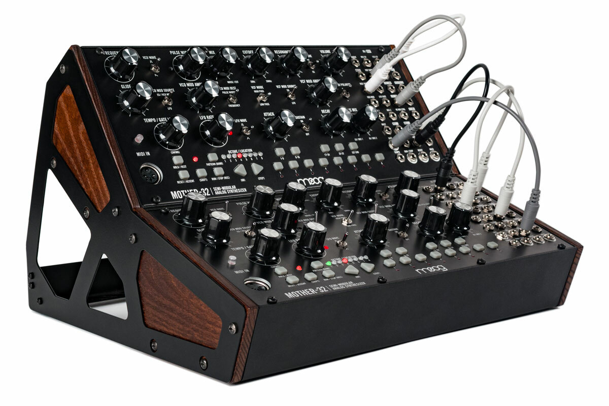 Moog выпустил полумодульный синтезатор Mother-32