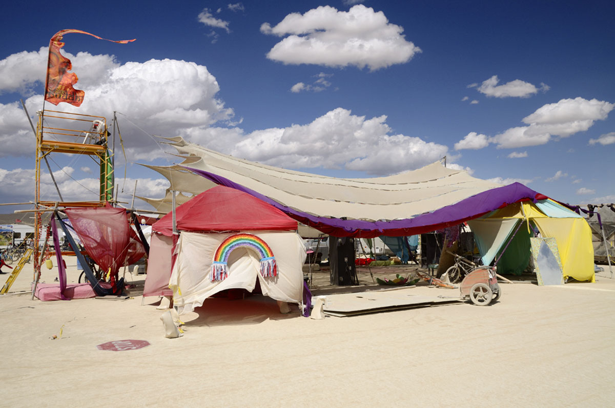 Смотрите фотографии лагеря Black Rock City с Burning Man 2015