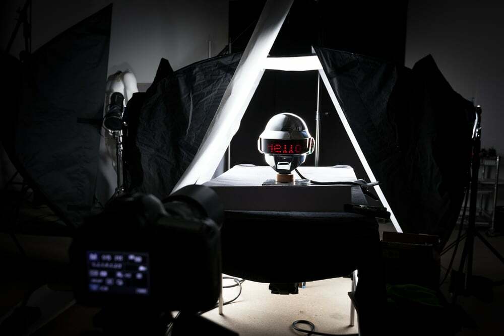 Смотрите фотографии, как создаются шлемы Daft Punk