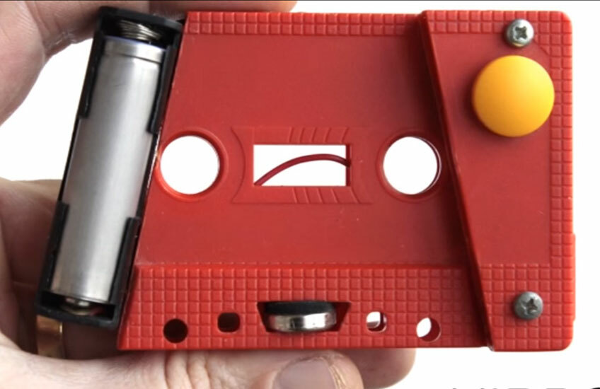 Француз Tapetronic превратил кассеты в музыкальный инструмент