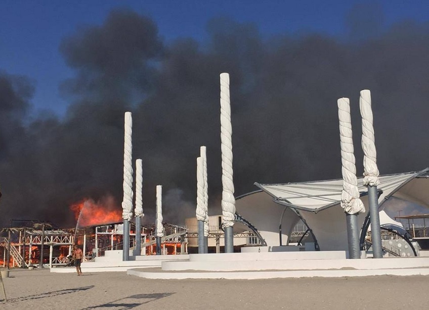 В Крыму сгорело здание бывшего «Каzантипа»