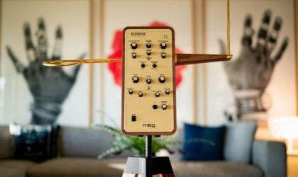 Moog выпустил новый терменвокс к столетию инструмента