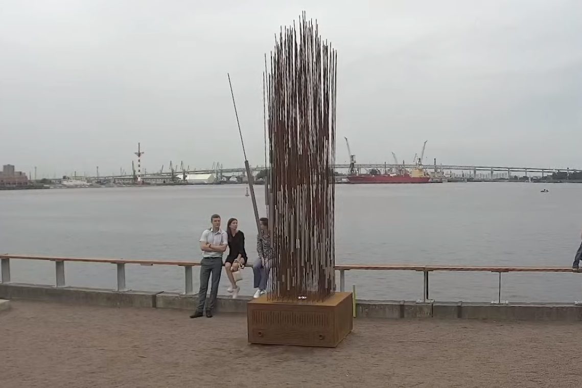 В Санкт-Петербурге появилась скульптура, которая из ветра рождает музыку
