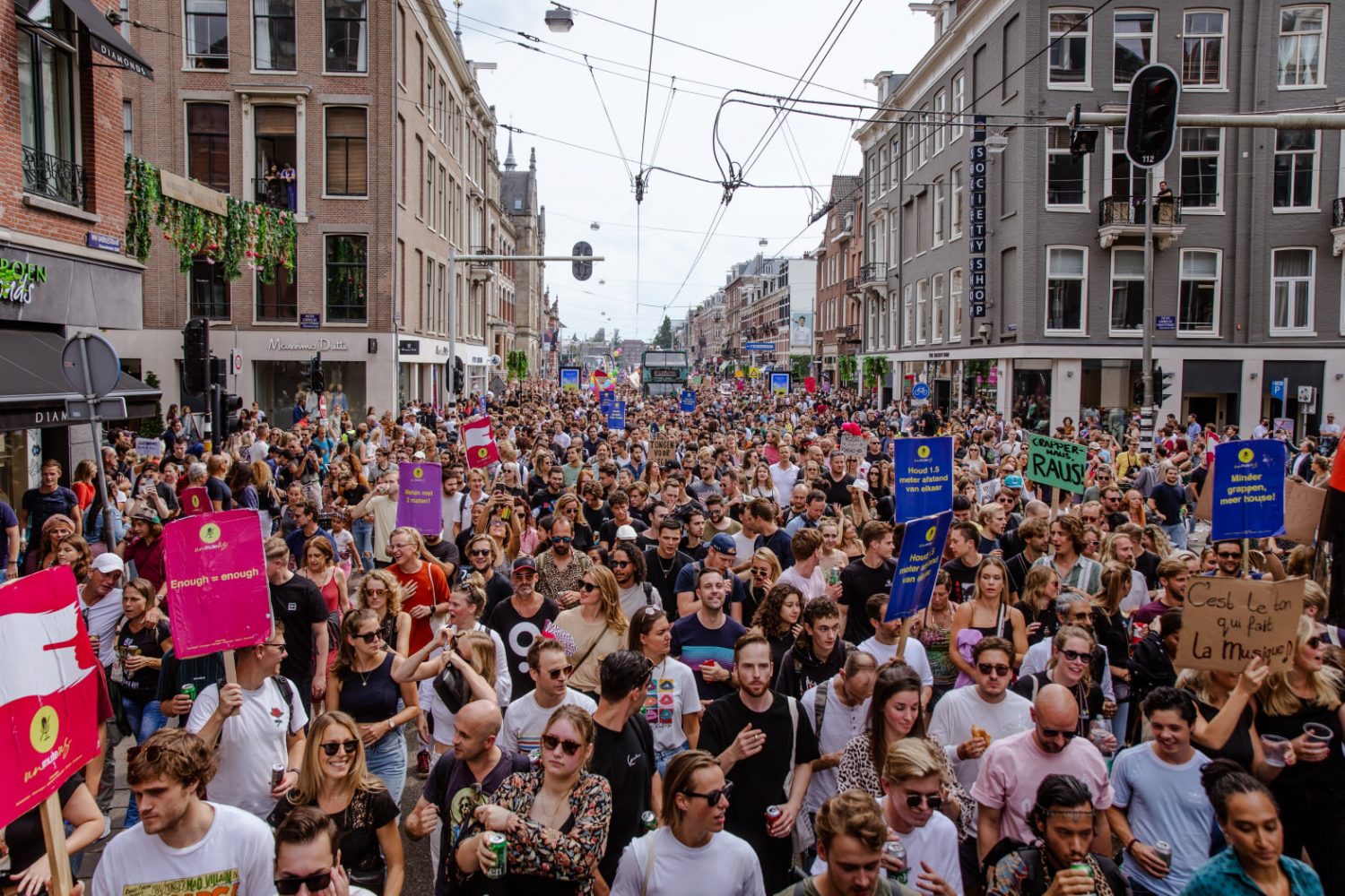 В Голландии свыше 70 тыс. человек вышли на музыкальные протесты «Unmute Us!»