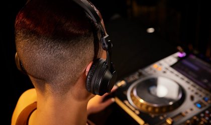 Pioneer DJ выпустила легкие наушники HDJ-CX