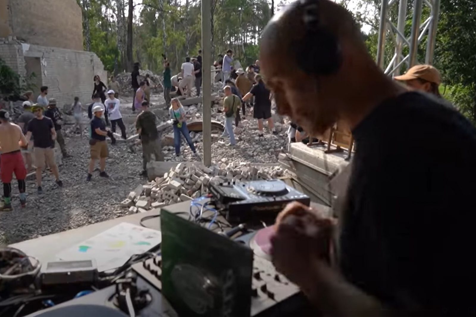 В Украине проходит серия вечеринок Repair Together по восстановлению разрушений