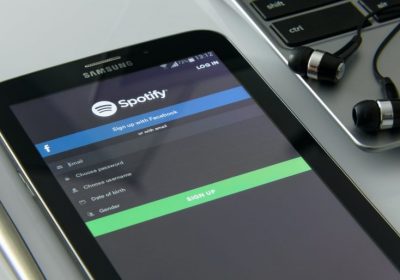 1000 проигрываний, чтобы начать зарабатывать: новая политика Spotify с 2024 года