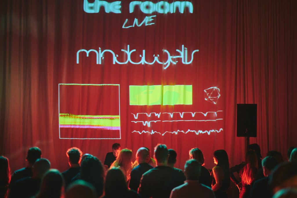 theRoom