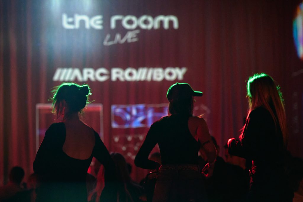 theRoom