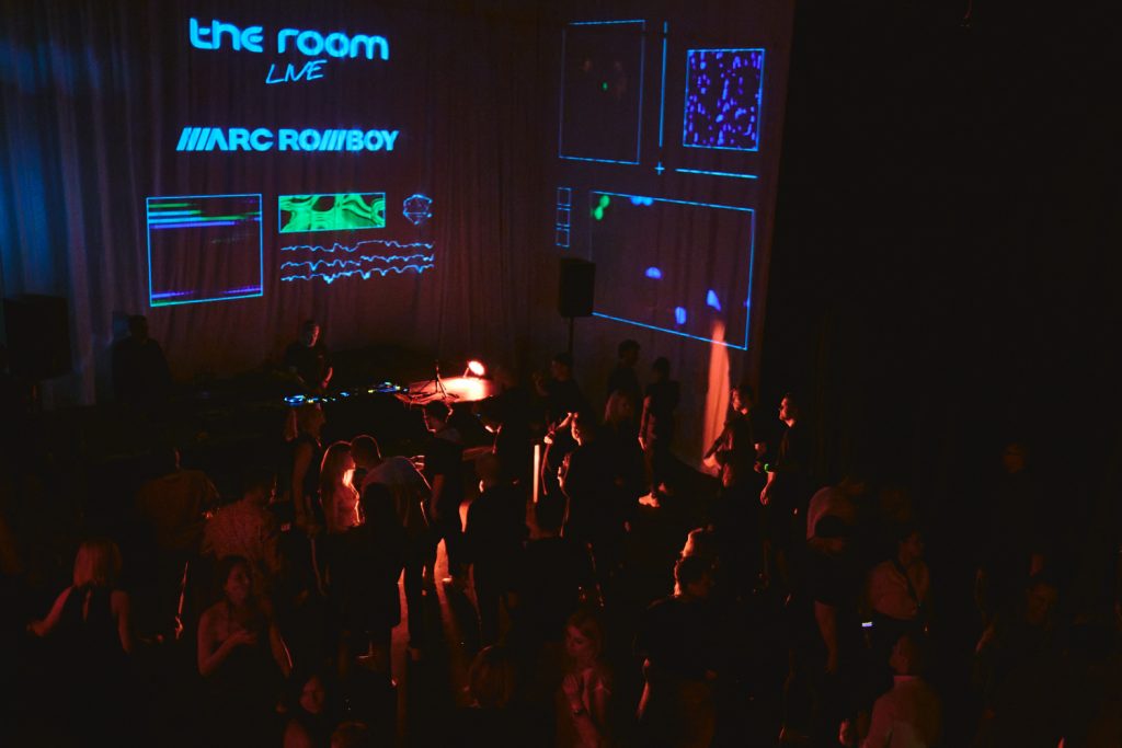 theRoom