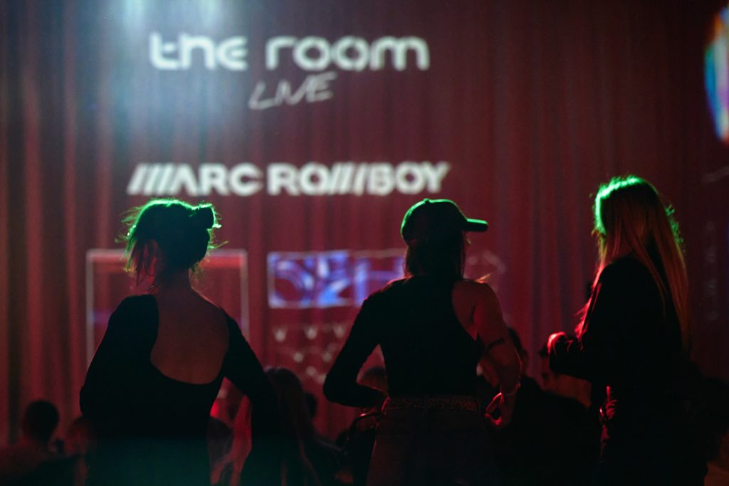 theRoom