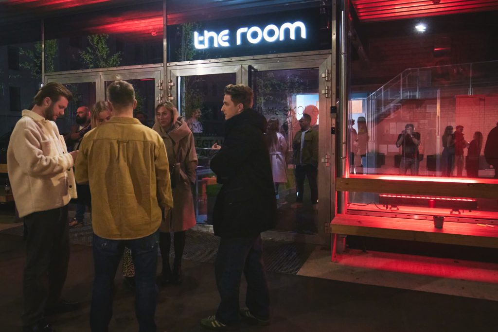 theRoom