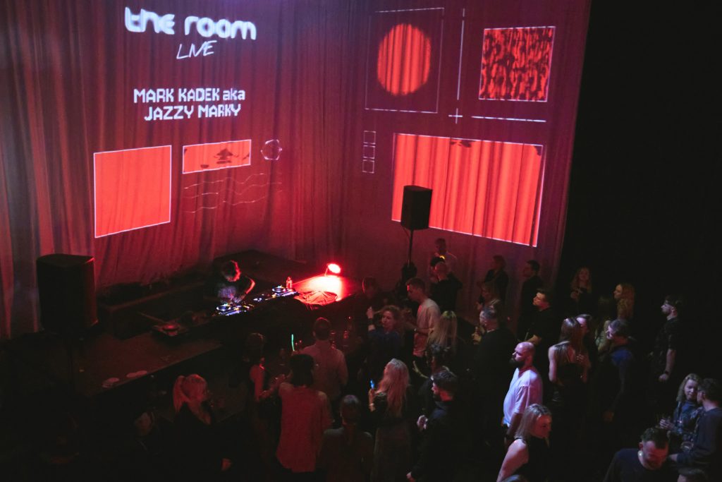 theRoom