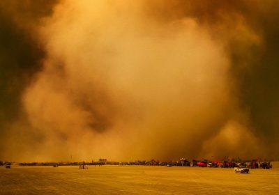 Песчаная буря обрушилась на Burning Man и парализовала фестиваль