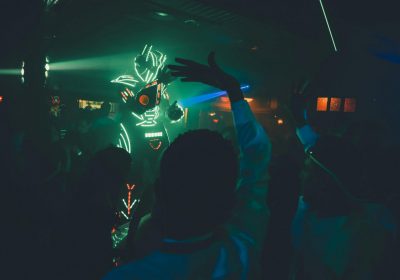 RE-ACT-ION: иммерсивный аудиовизуальный рейв в Риге