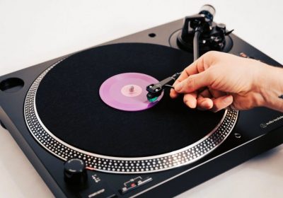 Мини-винил становится трендом: Tiny Vinyl уменьшает формат, но усиливает эффект