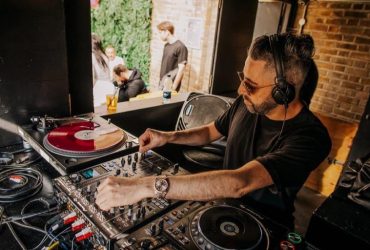 Darius Syrossian отменил сеты в США из-за новых миграционных ограничений