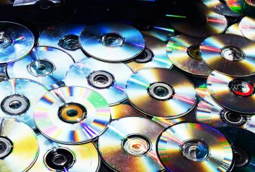 Британский диджей получил условный срок за продажу ремиксов на CD