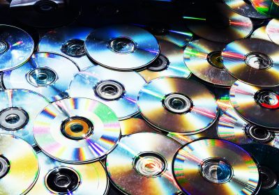Британский диджей получил условный срок за продажу ремиксов на CD