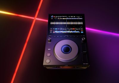 AlphaTheta представила компактный CDJ-1500X с экраном 10,1 дюйма и Wi-Fi