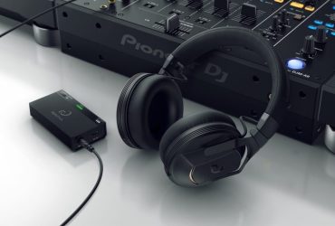 AlphaTheta представила беспроводные DJ-наушники HDJ-F9