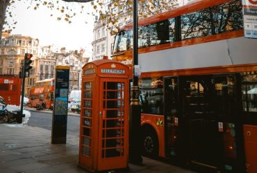 В Англии хотят штрафовать пассажиров автобусов за громкую музыку