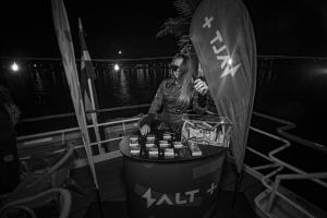 Das-Boot-23-opening-BW-17