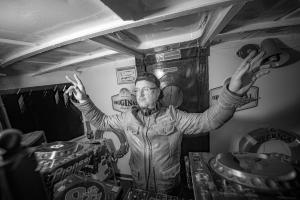 Das-Boot-23-opening-BW-36